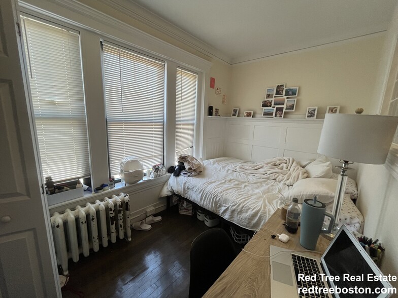 Apt 12 - 458 Park Dr