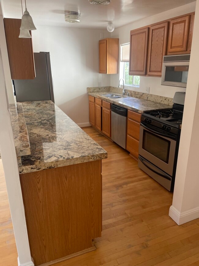 Building Photo - 1811 Verdugo Knolls Dr