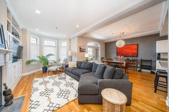 Building Photo - 233 Monroe St