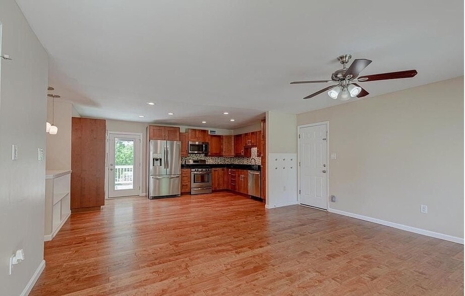 Building Photo - 6510 Carriage Dr