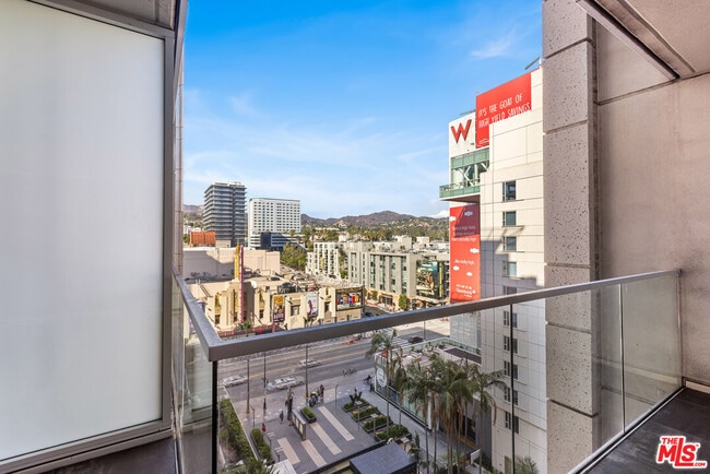 Building Photo - 6250 Hollywood Blvd