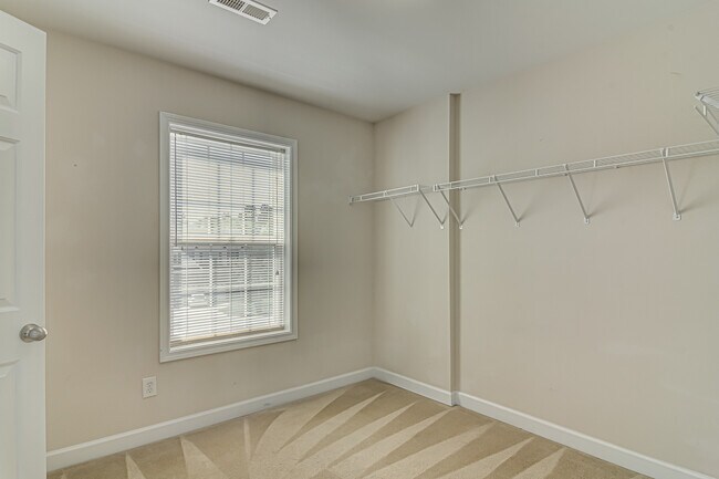 Building Photo - 4612 Dry Creek Ct