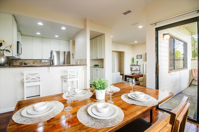 Primary Photo - 1398 Meadow Ridge Cir