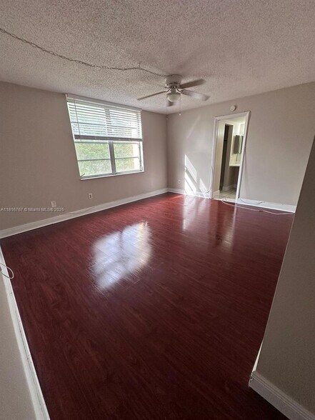 Building Photo - 3390 Foxcroft Rd