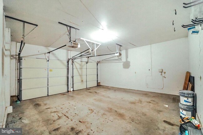 Building Photo - 5702 Cambridge Dr