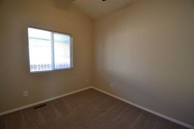 Building Photo - 5 Bed 3 Bath Ranch with Finished Basement