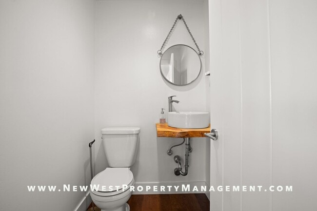 Building Photo - Exquisite Pacific Beach 4 bedroom located on a quiet cul-de-sac in the coveted Floral Terrace com...