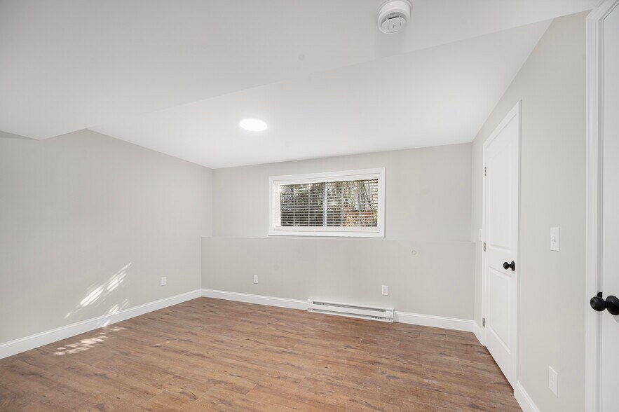 Building Photo - 28 Grosvenor Ave