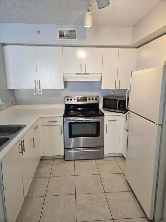 Building Photo - 7832 Sonoma Springs Cir