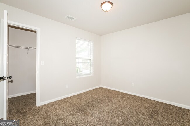 Building Photo - 1845 Simmons Ln