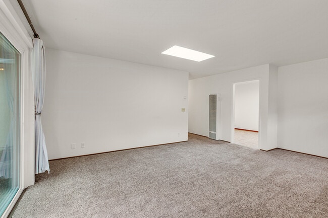 Building Photo - 1163 Crespi Dr