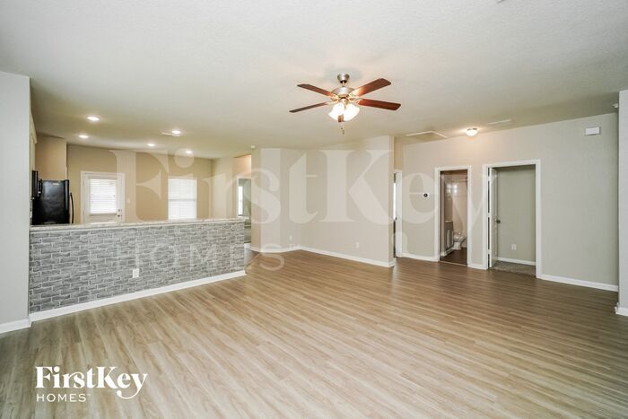 Building Photo - 8941 Elizabeth Pk