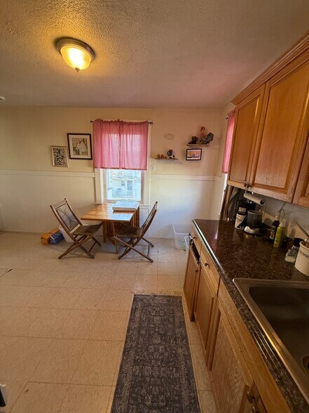 Building Photo - 58 Brock St