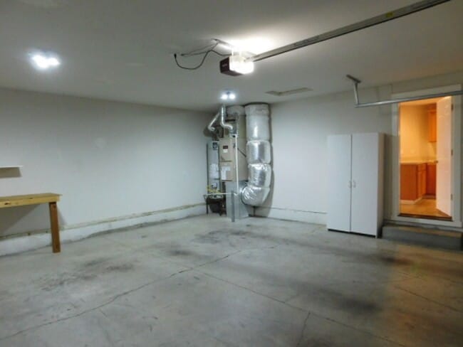 Building Photo - 3Bd/2Ba Single Story Home - Available to View!