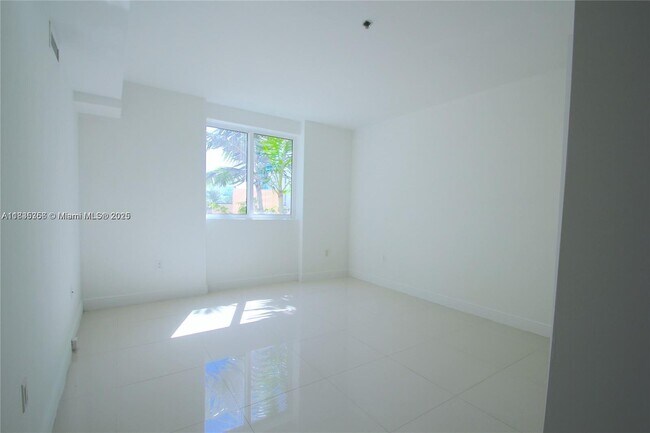 Building Photo - 6362 Collins Ave