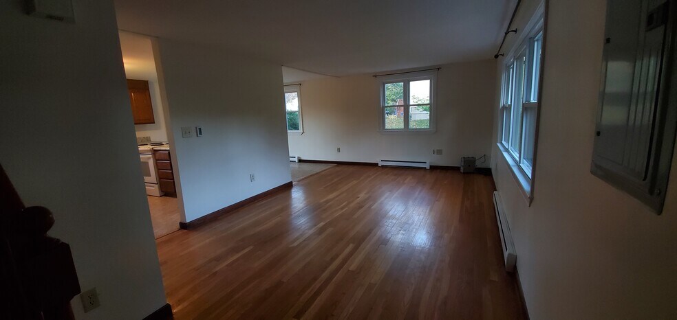 Living room - 24 Great Oak St