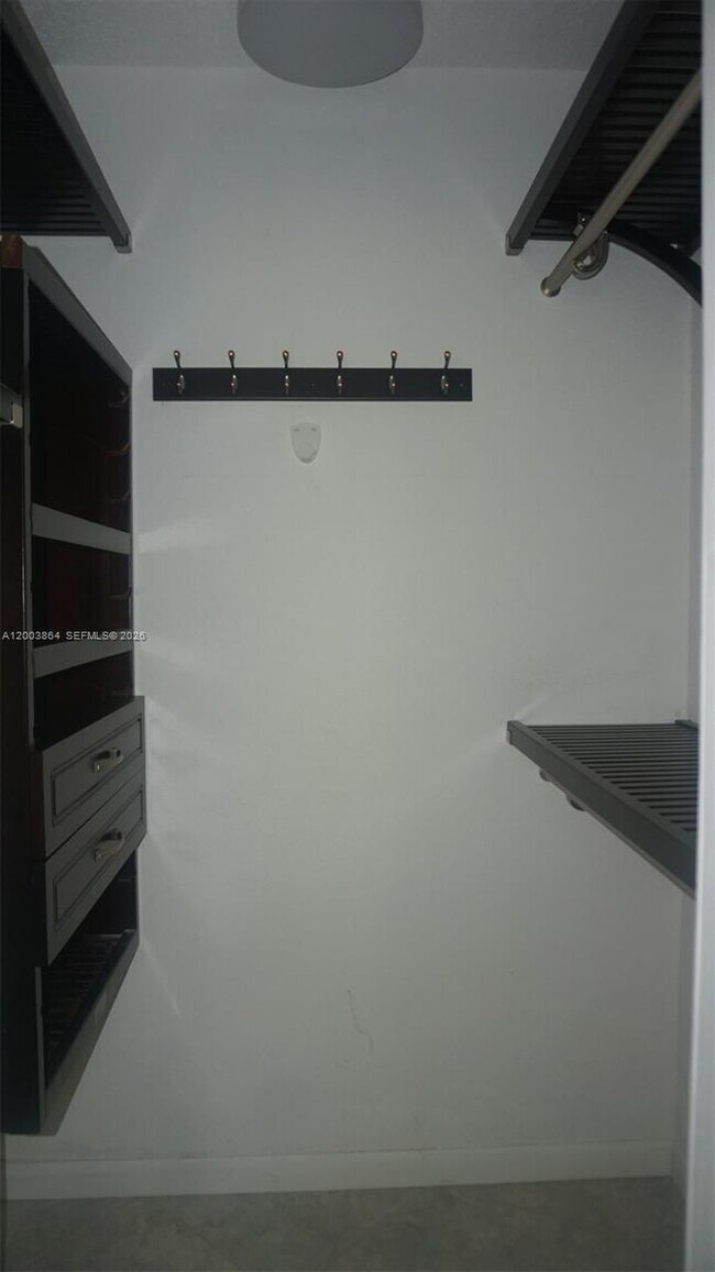 Building Photo - 853 NE 37th St