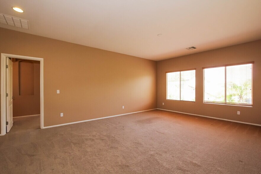 Building Photo - 10574 W Salter Dr