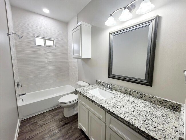 Building Photo - 1404 Alta Vista Dr