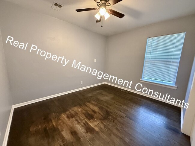 Building Photo - Updated 4 Bedroom, 2 Bath Home with Spacio...