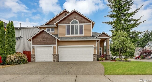 Building Photo - Beautiful home on corner lot!