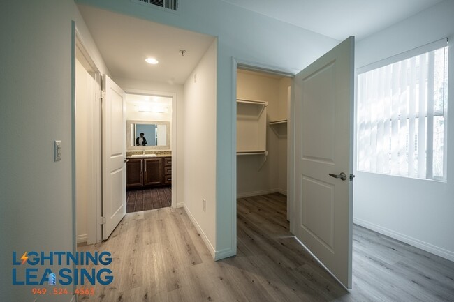 Building Photo - Spacious and stylish two-bedroom with priv...