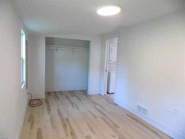 Building Photo - 1094 Moneta Ave