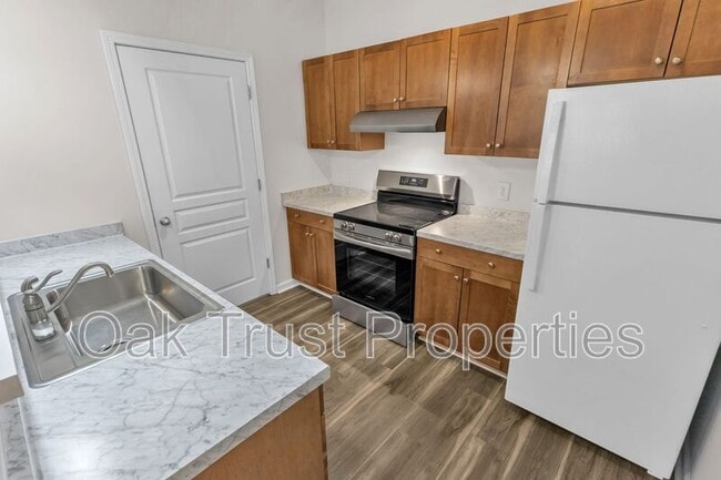 Building Photo - 100 Bucksley Ln