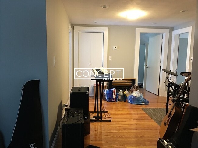 Building Photo - 152A Winchester St. Unit 1B