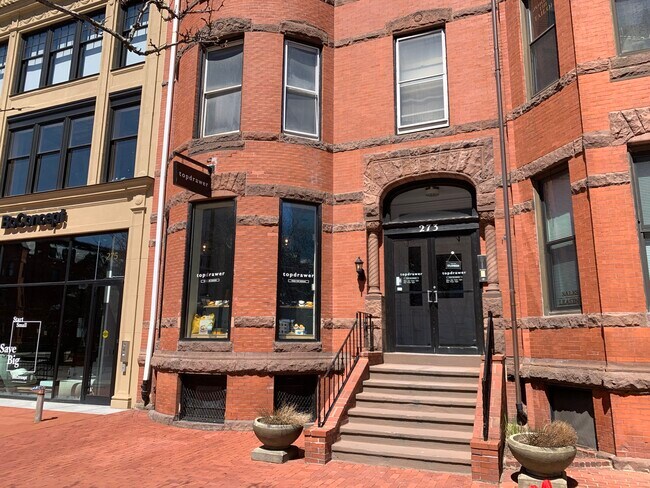 Building Photo - 273 Newbury St
