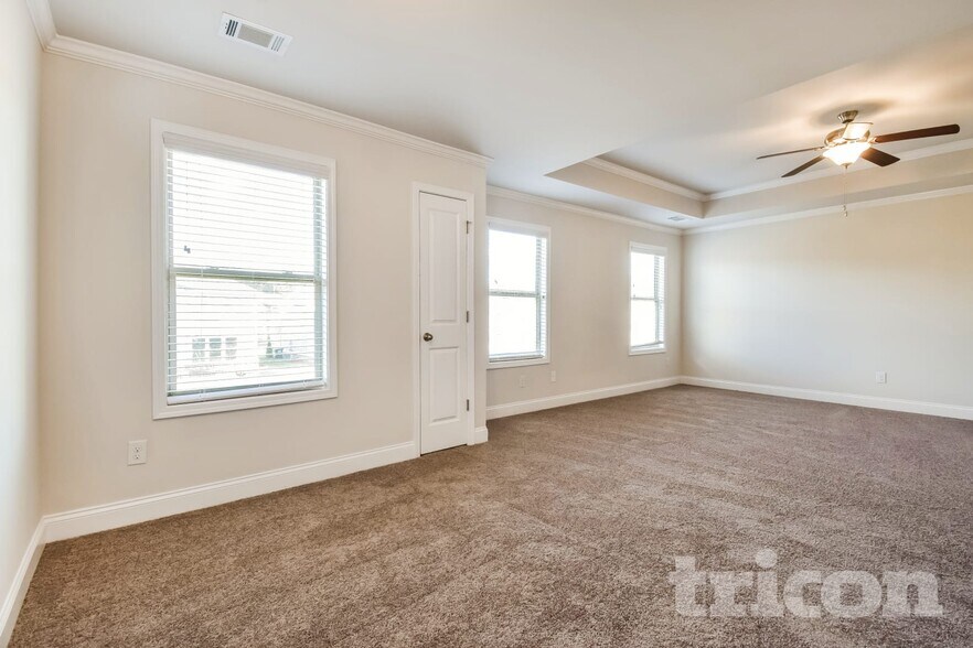 Building Photo - 4392 Bella View Dr