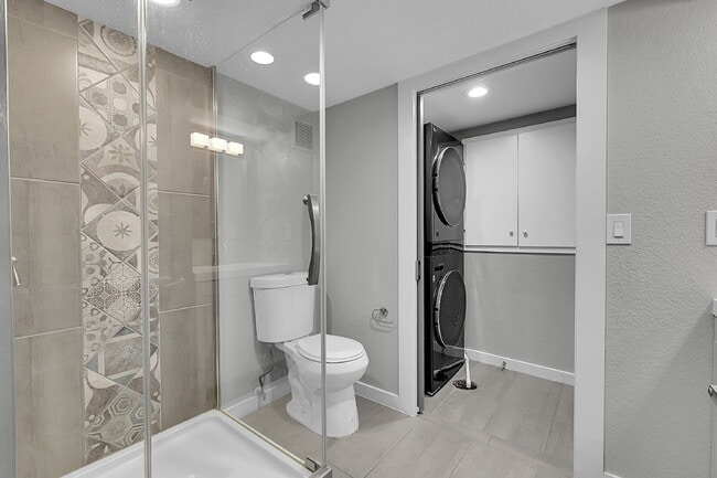 Building Photo - $3,140.95, $300 off the first month's rent, 4 Beds - 2 Bath, Single Family Home in Denver with Wa...