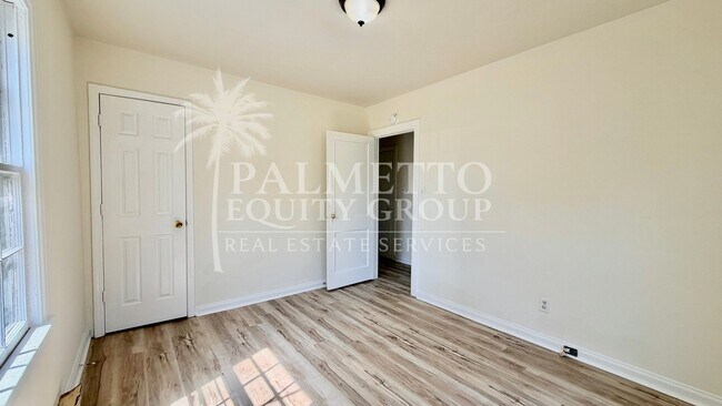 Building Photo - 1512 Andover Ave