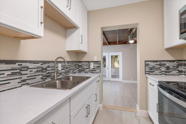 Building Photo - 807 S 12th St