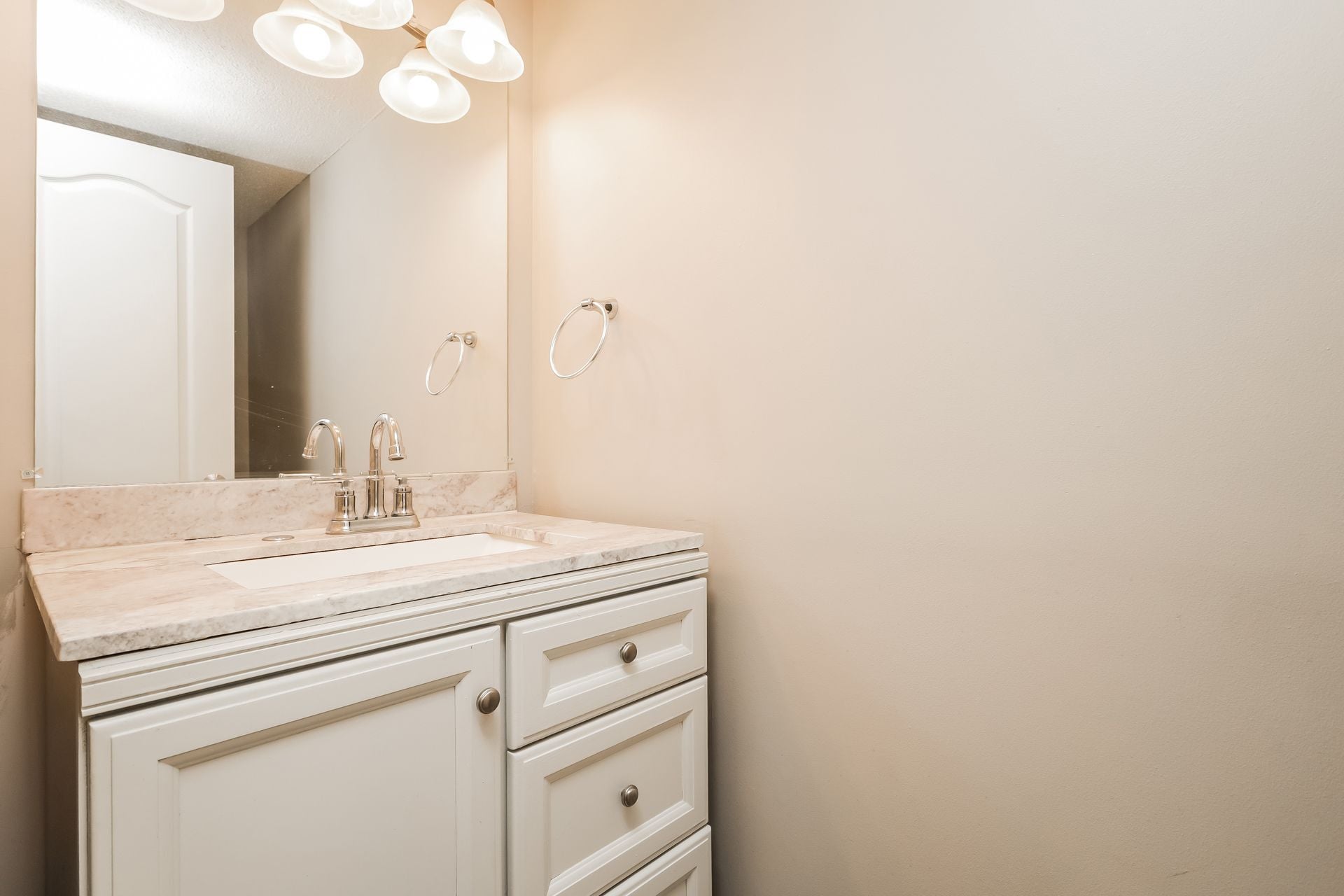 Building Photo - 355 Emerald Trce