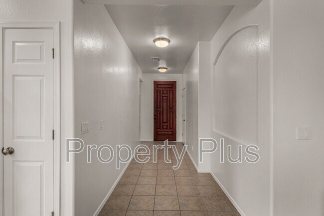 Building Photo - 4211 N 153rd Dr