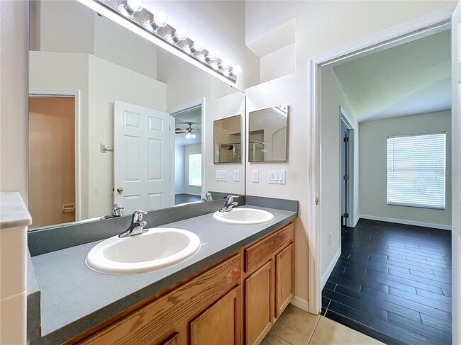 Building Photo - 1045 Willow Branch Dr