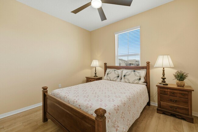 Building Photo - 6137 SW 70th Ave