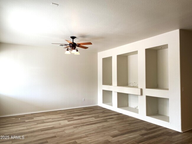 Building Photo - 8837 W Glenn Dr