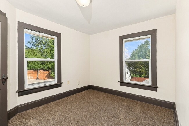 Building Photo - 128-130 Logan Ave