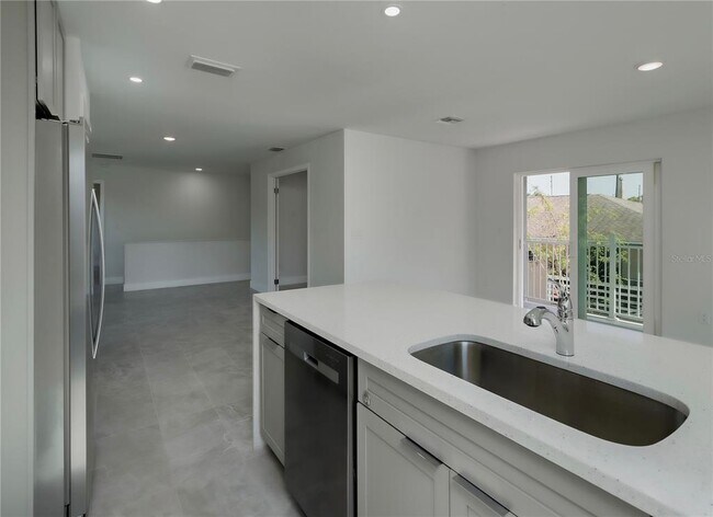 Building Photo - 310 Hibiscus St