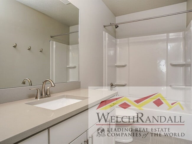 Building Photo - 3 bed 2.5 Bath Single-Family Home in Farmi...