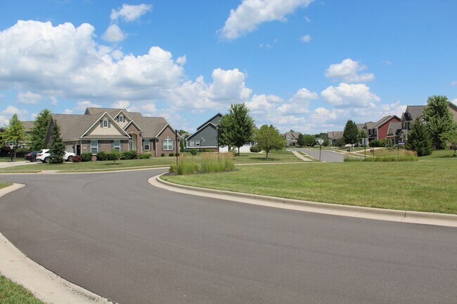Building Photo - Absolutely Gorgeous 5 BR Estate Home in Br...
