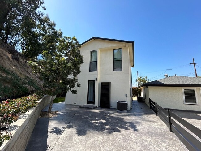 Building Photo - Newly Built 4 bedroom house!