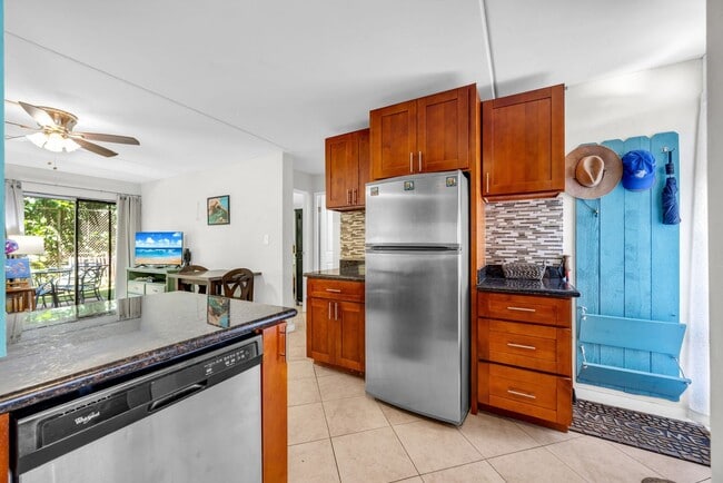 Building Photo - West Maui 2BD Condo Across from Beach Park | Furnished | Ground Floor