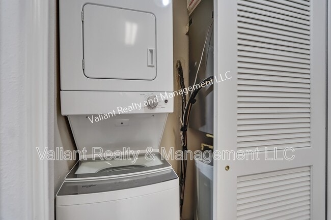 Building Photo - 575 Oakleaf Plantation Pkwy