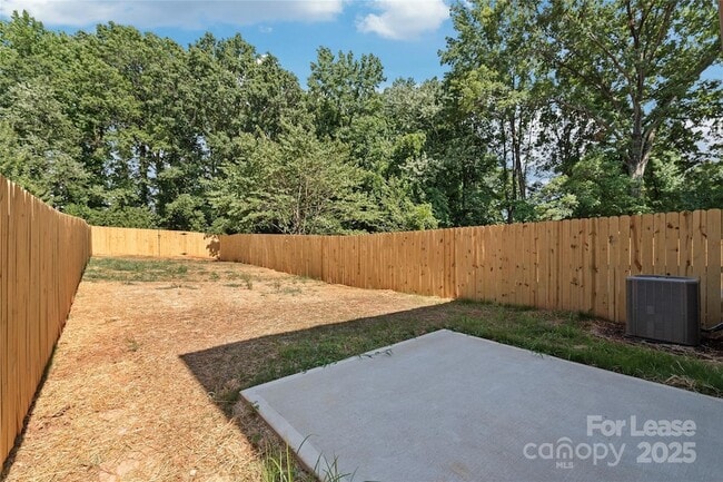 Building Photo - 2015 Wilson Ave