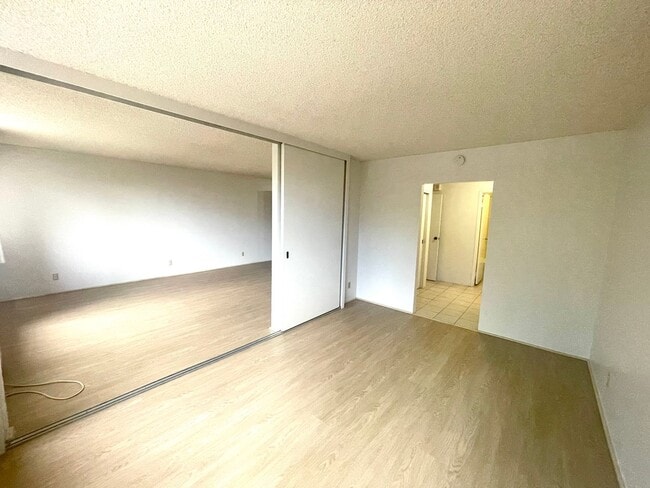 Building Photo - Kukui Plaza- Diamond Head Tower - 1 Bedroo...