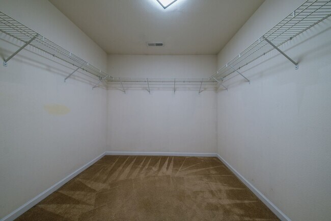 Building Photo - 1301 Waldridge Ct