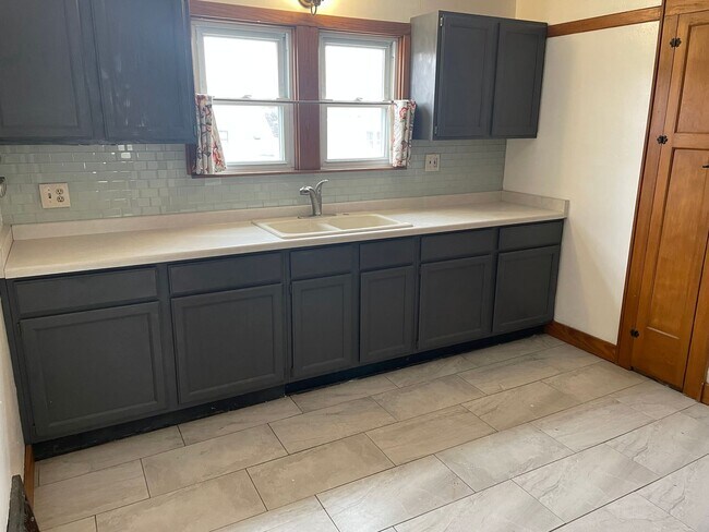 Building Photo - 2100-2102 S 85th St.